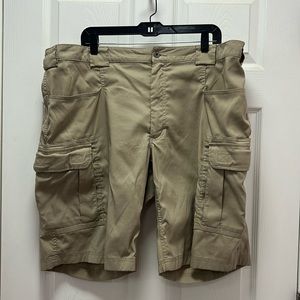 Duluth Trading Flex Dry on the Fly cargo shorts - tan